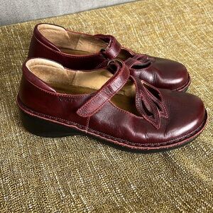 Naot Marron Leather Shell Ardiatic Mary Jane Shoes